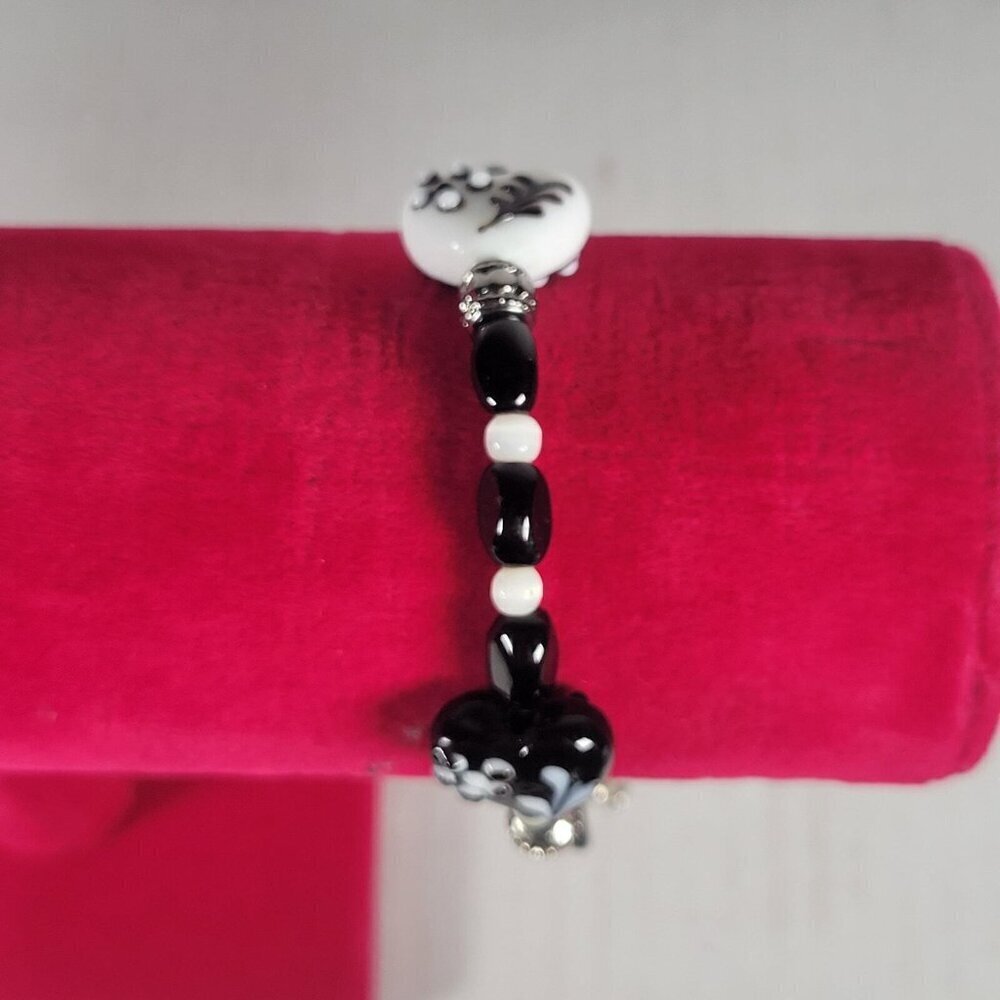 Glass Heart Beaded Simple Classic Feminine Flirty Silver Tone 7.5" Bracelet